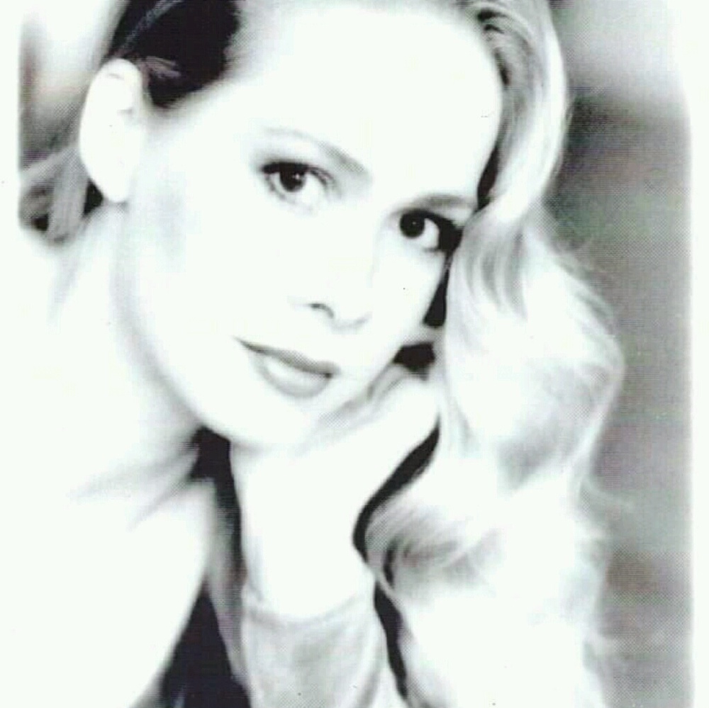 Meet your Posher, Adelia